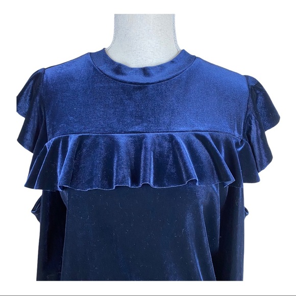 NWT. Romeo & Juliet Couture Navy Blouse. Size M. - Picture 6 of 13